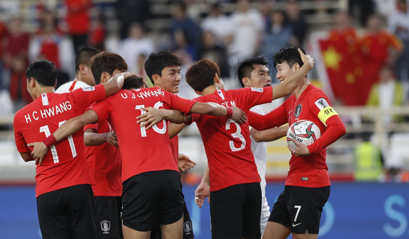 中国男足vs韩国阵容回放的相关图片